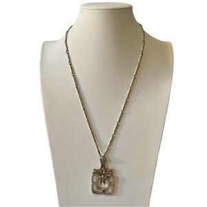 Avon Vintage Silver Toned Pendant Statement Nevklace.